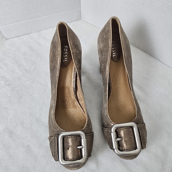 ANTIQUED GOLD FOSSIL PLATFORM SHOES - Picture 4 of 13